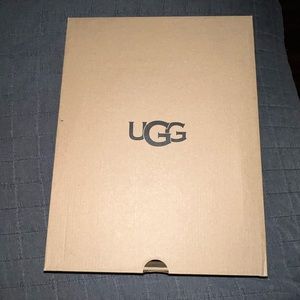 UGGS mini bailey button II